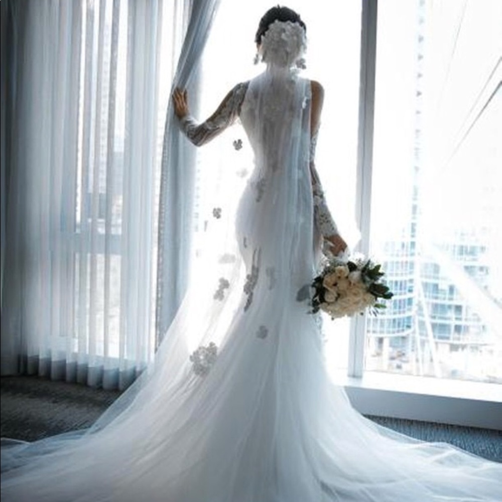 Wedding Dress - Picture 1 of 6
